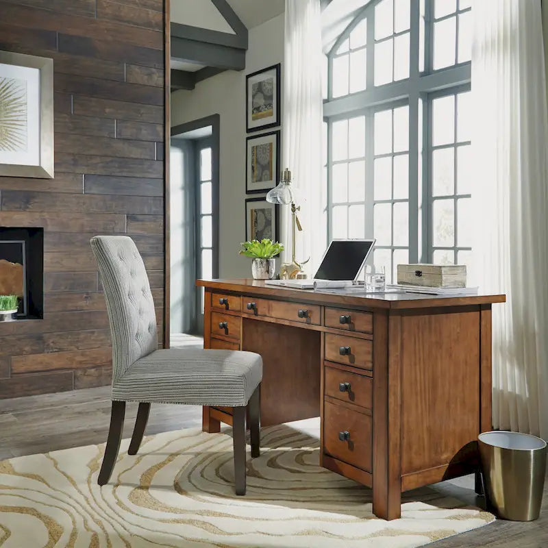 Bureau exécutif sur piètement en érable vieilli marron, 137 cm de large, pour une personne