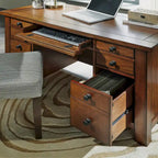Bureau exécutif sur piètement en érable vieilli marron, 137 cm de large, pour une personne